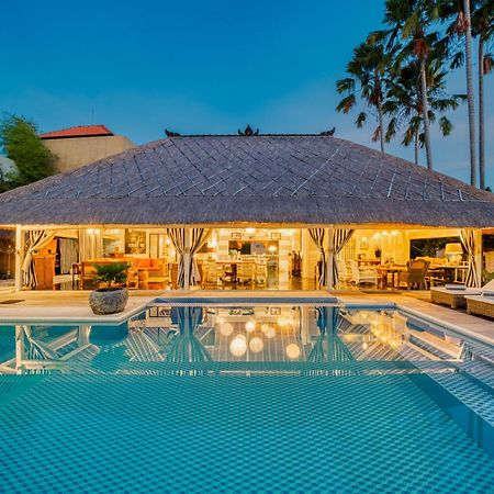 Villa Kalis, 10 Bedroom Family And Group Villa เซมินยัค ภายนอก รูปภาพ