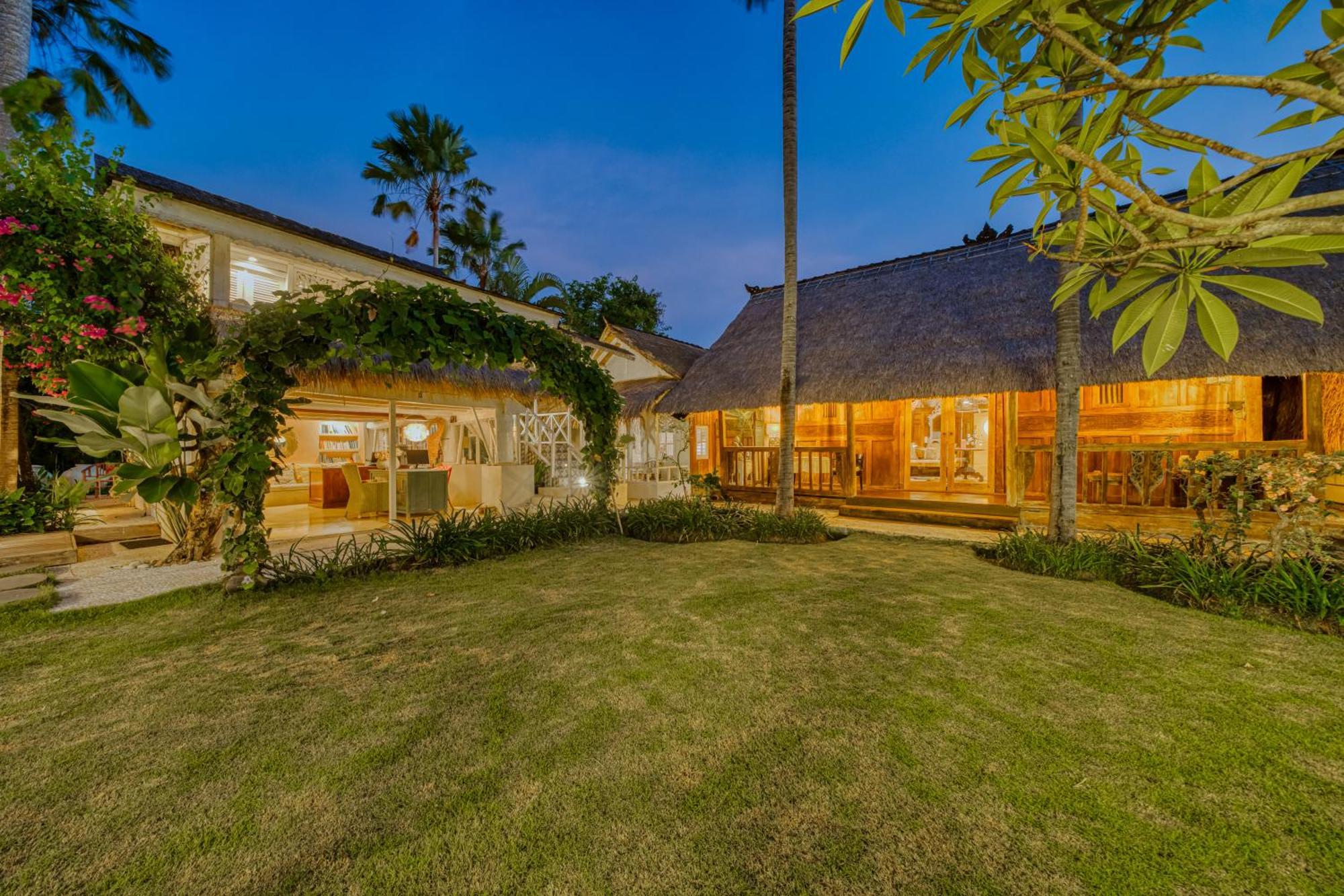 Villa Kalis, 10 Bedroom Family And Group Villa เซมินยัค ภายนอก รูปภาพ