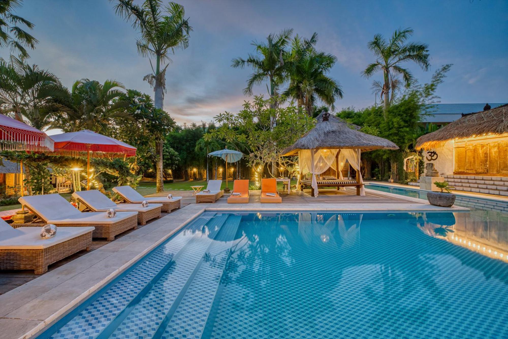 Villa Kalis, 10 Bedroom Family And Group Villa เซมินยัค ภายนอก รูปภาพ